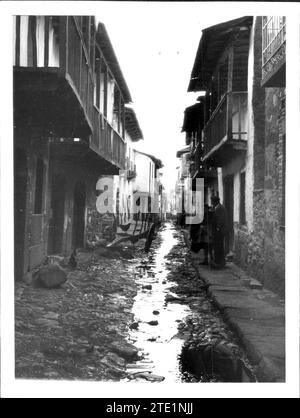 12/31/1959. Molinaseca. Aus der Bewässerung von Ambrós und am Eingang der Stadt befindet sich das Heiligtum der Jungfrau von Angustias. Quelle: Album / Archivo ABC / Amalio Fernández García Stockfoto