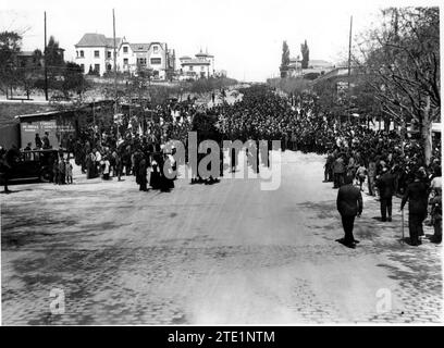 04/15/1929. Eine Trauerprozession, die die sterblichen Überreste von Torcuato Luca de tena Álvarez-Ossorio trug, der am 15. April 1929 starb. Quelle: Album/Archivo ABC Stockfoto