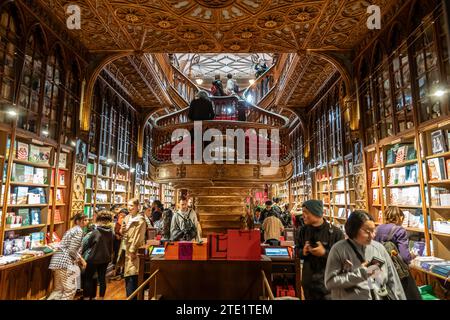 Bild des berühmten Livraria Lello in Porto. Stockfoto