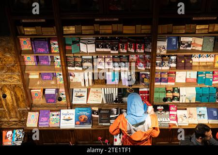 Bild des berühmten Livraria Lello in Porto. Stockfoto