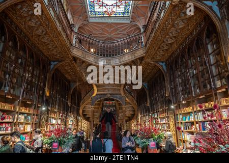 Bild des berühmten Livraria Lello in Porto. Stockfoto