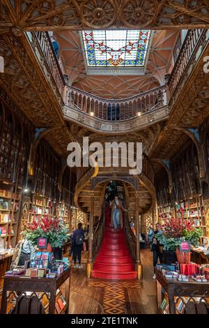 Bild des berühmten Livraria Lello in Porto. Stockfoto
