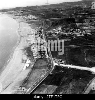 Fuengirola (Málaga), 1960. Aus der Vogelperspektive auf die Stadt Malaga vor der massiven Ankunft von Touristen. Quelle: Album/Archivo ABC Stockfoto