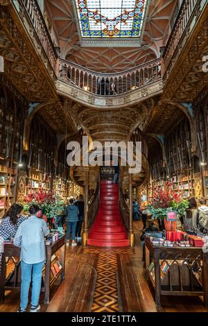Bild des berühmten Livraria Lello in Porto. Stockfoto