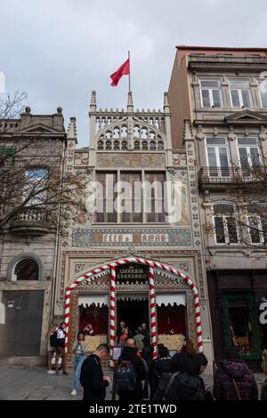Bild des berühmten Livraria Lello in Porto. Stockfoto