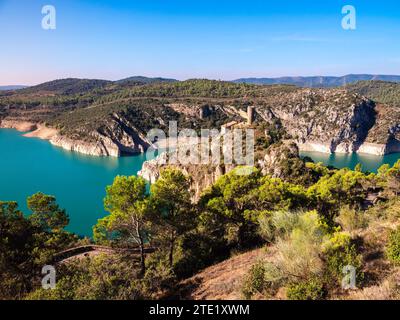 Blick auf die Landschaft von Torreciudad auf den See El Grado, Aragon, Spanien Stockfoto