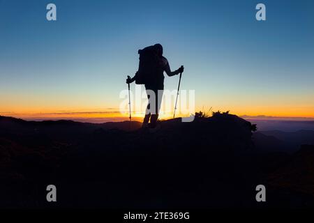 Trekking auf dem Jiaming Lake Trail bei Sonnenaufgang, Taitung, Taiwan Stockfoto