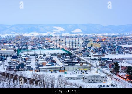 Furano, Hokkaido, japanische Skyline im Winter bei Dämmerung. Stockfoto