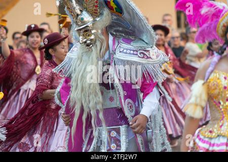 09.09.2023- Italien, Lombardei, Crema, Bolivianische Gemeinschaft feiern während der Jungfrau von Guadalupe, Tänzer Bolivien Stockfoto