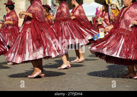 09.09.2023- Italien, Lombardei, Crema, Bolivianische Gemeinschaft feiern während der Jungfrau von Guadalupe, Tänzer Bolivien Stockfoto