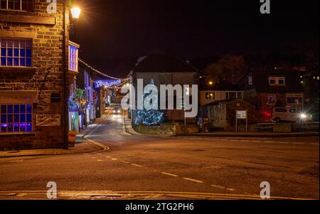 Weihnachtsdekoration am Abend in der Pateley Bridge. North Yorkshire.UK Stockfoto