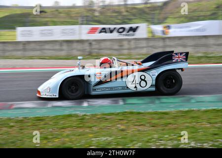 Scarperia, 2. April 2023: Porsche 908-03 des Jahres 1969 im Einsatz beim Mugello Classic 2023 auf dem Mugello Circuit in Italien. Stockfoto