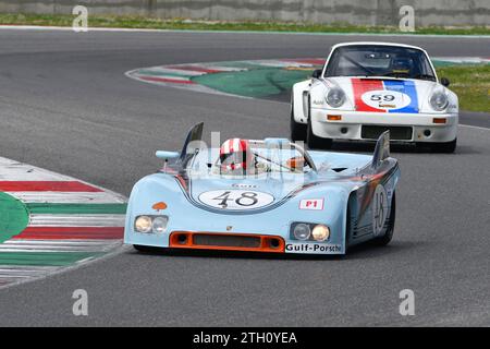 Scarperia, 2. April 2023: Porsche 908-03 des Jahres 1969 im Einsatz beim Mugello Classic 2023 auf dem Mugello Circuit in Italien. Stockfoto