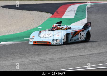 Scarperia, 2. April 2023: Porsche 908-03 des Jahres 1969 im Einsatz beim Mugello Classic 2023 auf dem Mugello Circuit in Italien. Stockfoto