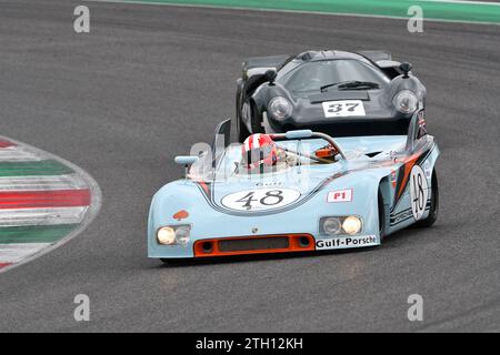 Scarperia, 2. April 2023: Porsche 908-03 des Jahres 1969 im Einsatz beim Mugello Classic 2023 auf dem Mugello Circuit in Italien. Stockfoto