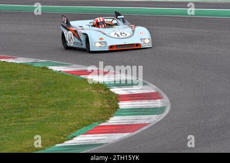 Scarperia, 2. April 2023: Porsche 908-03 des Jahres 1969 im Einsatz beim Mugello Classic 2023 auf dem Mugello Circuit in Italien. Stockfoto