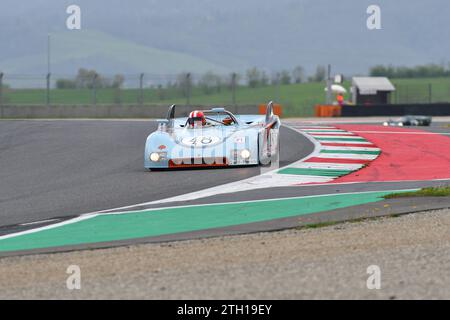 Scarperia, 2. April 2023: Porsche 908-03 des Jahres 1969 im Einsatz beim Mugello Classic 2023 auf dem Mugello Circuit in Italien. Stockfoto