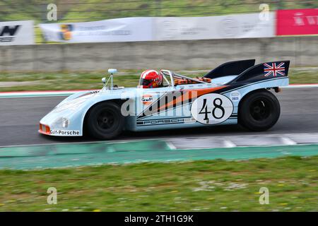 Scarperia, 2. April 2023: Porsche 908-03 des Jahres 1969 im Einsatz beim Mugello Classic 2023 auf dem Mugello Circuit in Italien. Stockfoto