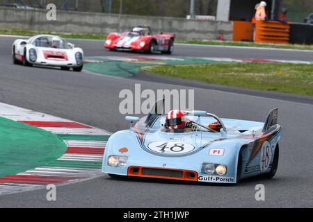 Scarperia, 2. April 2023: Porsche 908-03 des Jahres 1969 im Einsatz beim Mugello Classic 2023 auf dem Mugello Circuit in Italien. Stockfoto