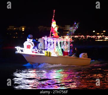 Marco, USA. Dezember 2023. Bootsflottilla-Parade im Stil von Marco Island auf Marco Island, Florida, nahe Collier County am 19. Dezember 2023. (Foto: Scott Schilke/SIPA USA) Credit: SIPA USA/Alamy Live News Stockfoto