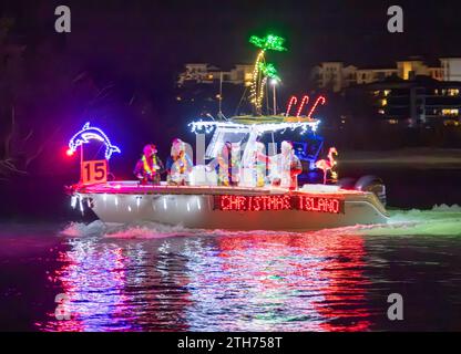 Marco, USA. Dezember 2023. Bootsflottilla-Parade im Stil von Marco Island auf Marco Island, Florida, nahe Collier County am 19. Dezember 2023. (Foto: Scott Schilke/SIPA USA) Credit: SIPA USA/Alamy Live News Stockfoto