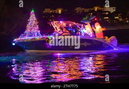 Marco, USA. Dezember 2023. Bootsflottilla-Parade im Stil von Marco Island auf Marco Island, Florida, nahe Collier County am 19. Dezember 2023. (Foto: Scott Schilke/SIPA USA) Credit: SIPA USA/Alamy Live News Stockfoto