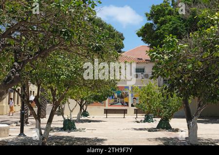 Tel Aviv-Yafo, Israel - 23. Juli 2022: Historische Wandmalereien im Suzanne Dellal Center im Neve Tzedek Viertel. Stockfoto