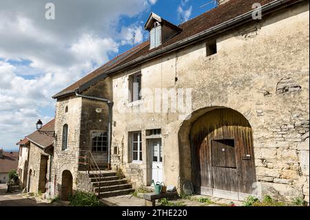 La cite comtoise EST classe parmi les plus Villages de France | Chateau-Chalon ist der Geburtsort des gelben Weins und zählt zu den meisten Stockfoto