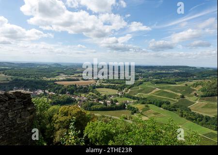 La cite comtoise EST classe parmi les plus Villages de France | Chateau-Chalon ist der Geburtsort des gelben Weins und zählt zu den meisten Stockfoto