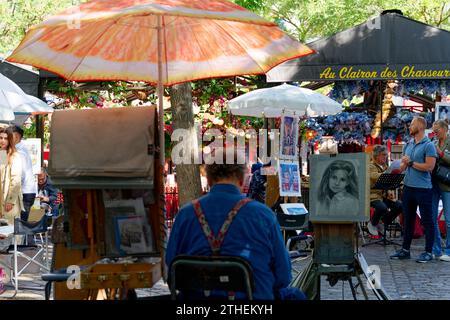 Paris, Frankreich: Place du Tertre: Ein Künstlerplatz im Herzen von Montmartre. Kunst- und Kulturstätten. Straßenkünstler und Street Art Fair. Stockfoto