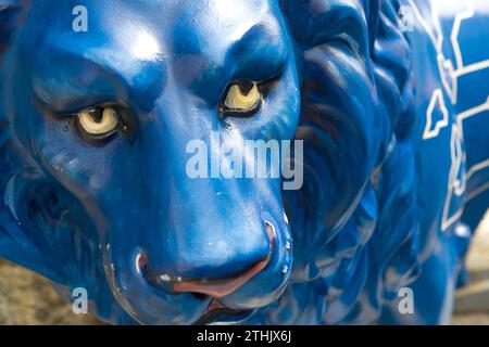 Blaue Löwenfigur, Symbol für den „nassauischen Löwe“, Weilburg an der Lahn, Hessen, Deutschland, Europa Stockfoto