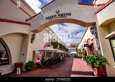 Das Paseo Nuevo Shopping Center in der Innenstadt von Santa Barbara, Kalifornien Stockfoto