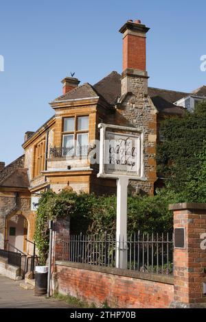 Das Old Hall Bookshop Schild Brackley Stockfoto