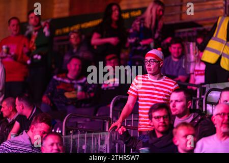 Alexandra Palace, London, Großbritannien. Dezember 2023. 2023/24 PDC Paddy Power World Dart Championships Tag 6 Nachmittagssitzung; Wo ist Wally? Da ist er! Beschreibung: Action Plus Sports/Alamy Live News Stockfoto