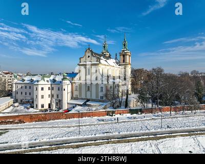 Skalka. St. Stanislaus Kirche und Paulinitenkloster in Krakau, Polen, im Winter. Historische Begräbnisstätte von angesehenen Polen. Aus der Vogelperspektive mit bou Stockfoto