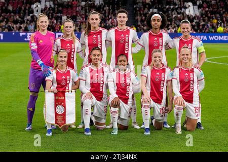 Amsterdam, Niederlande. Dezember 2023. AMSTERDAM, NIEDERLANDE - 20. DEZEMBER: Teamphoto Ajax beim Spiel der UEFA Women's Champions League zwischen AFC Ajax und FC Bayern München in der Johan Cruijff Arena am 20. Dezember 2023 in Amsterdam. (Foto von Patrick Goosen/Orange Pictures) Credit: Orange Pics BV/Alamy Live News Stockfoto