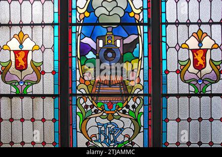 Alten Buntglasfenster im Inneren die Dunedin Railway Station, Dunedin, Otago, Südinsel, Neuseeland Stockfoto