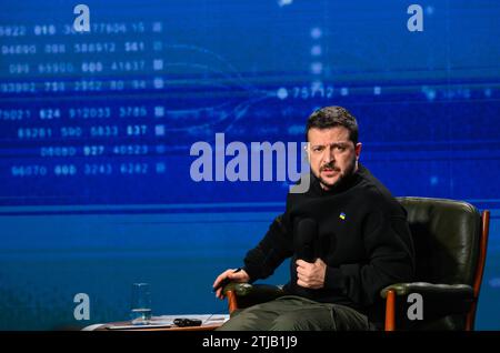 Kiew, Ukraine. Dezember 2023. Präsident der Ukraine Wolodymyr Zelenskyi bei der jährlichen Abschlusspressekonferenz. (Foto: Maksym Polishchuk/SOPA Images/SIPA USA) Credit: SIPA USA/Alamy Live News Stockfoto