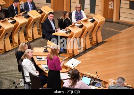 Edinburgh, Schottland, Großbritannien. Dezember 2023. IM BILD: Szenen in Holyrood im schottischen Parlament vor und während der Ministererklärung für die Antwort der schottischen Regierung auf die Section 35 Order Judicial Review into the Gender Recognition Reform (Scotland) Act, die letztes Jahr vom schottischen Parlament verabschiedet wurde. Credit: Colin D Fisher Credit: Colin Fisher/Alamy Live News Stockfoto