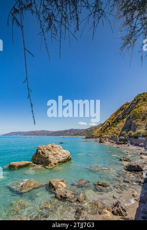 Wilder Strand in Capo d'Orlando Gemeinde, Sizilien Stockfoto