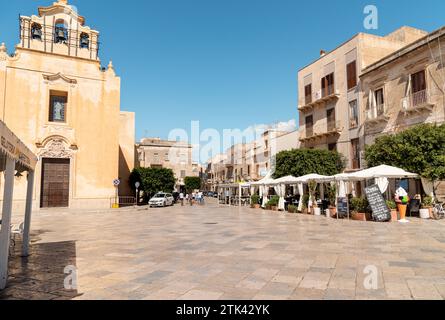 Favignana Island, Trapani, Italien - 22. September 2016: Historisches Zentrum der Insel Favignana, Ägadische Inseln im Mittelmeer Siziliens. Stockfoto