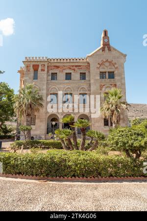 Die Fassade der Villa Florio auf der Insel Favignana, Provinz Trapani, Sizilien, Italien Stockfoto