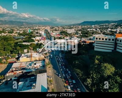 Drohnenaufnahme von Tuxtla Gutierrez, Chiapas, Mexiko. Hochwertige Fotos Stockfoto