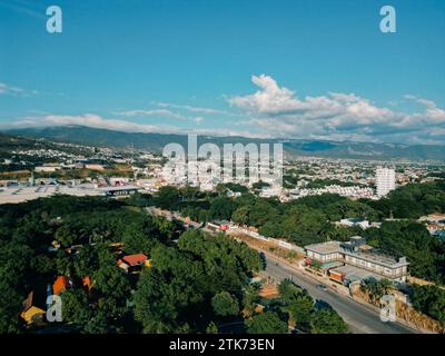 Drohnenaufnahme von Tuxtla Gutierrez, Chiapas, Mexiko. Hochwertige Fotos Stockfoto