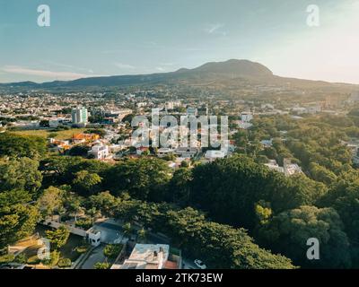 Drohnenaufnahme von Tuxtla Gutierrez, Chiapas, Mexiko. Hochwertige Fotos Stockfoto