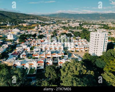 Drohnenaufnahme von Tuxtla Gutierrez, Chiapas, Mexiko. Hochwertige Fotos Stockfoto