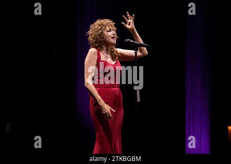 Fiorella Mannoia tritt live auf der Bühne im Teatro Augusteo in Neapel auf. Stockfoto