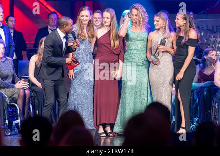 Utrecht, Niederlande. Dezember 2023. UTRECHT, NIEDERLANDE - 20. DEZEMBER: Gregory Sedoc, Femke Bol, Cathelijn Peeters, Lieke Klaver, Laura de Witte und Eveline Saalberg während der NOC*NSF Sportgala 2023 in DeFabrique am 20. Dezember 2023 in Utrecht, Niederlande. (Foto: Joris Verwijst/BSR Agency) Credit: BSR Agency/Alamy Live News Stockfoto