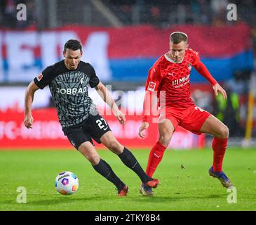 Heidenheim, Deutschland. Dezember 2023. DE, 1. FC Heidenheim vs. SC Freiburg, Sport, Fussball, Herren, Bundesliga, 16. Spieltag, Spielzeit 2023/2024, 20.12.2023, (DFL-VORSCHRIFTEN VERBIETEN JEDE VERWENDUNG VON FOTOGRAFIEN ALS BILDSEQUENZEN UND/ODER QUASI-VIDEO) Foto: Eibner-Pressefoto/Silas Schueller Credit: dpa/Alamy Live News Stockfoto