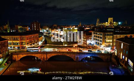 Luftaufnahmen, aufgenommen während der Nacht in York Stockfoto